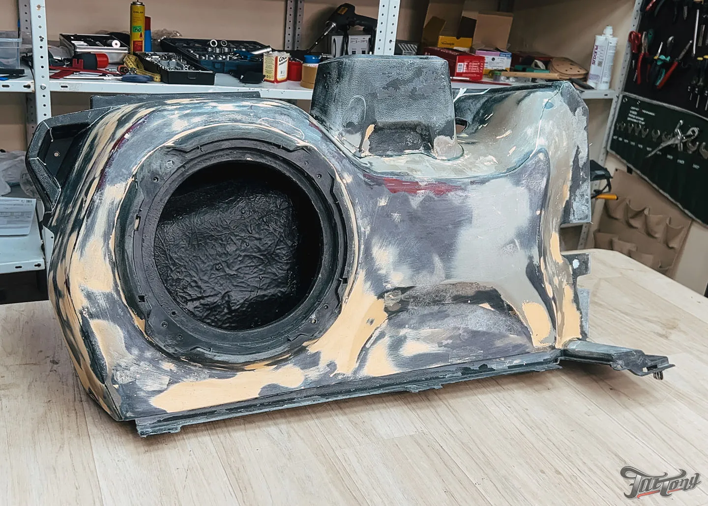 Прокачали Jeep Wrangler Rubicon, часть 1: комплексная шумоизоляция, новая акустическая система, перетяжка элементов в кожу. Процессы